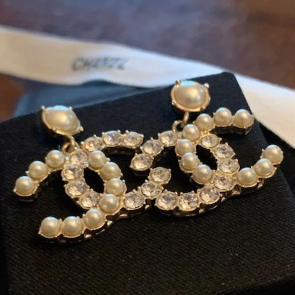Chanel White Faux Pearls and Crystals - Picture 3 of 10